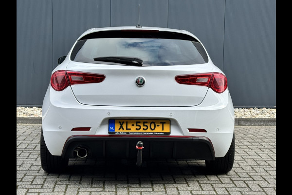 Alfa Romeo Giulietta 1.4 Turbo MultiAir Super TCT Automaat | Climate Control | 18" Lichtmetalen Velgen | Stoelverwarming | Trekhaak Alfa Romeo Giulietta 1.4 Turbo MultiAir Super TCT Automaat | Climate Control | 18" Lichtmetalen Velgen | Stoelverwarming | Trekhaak