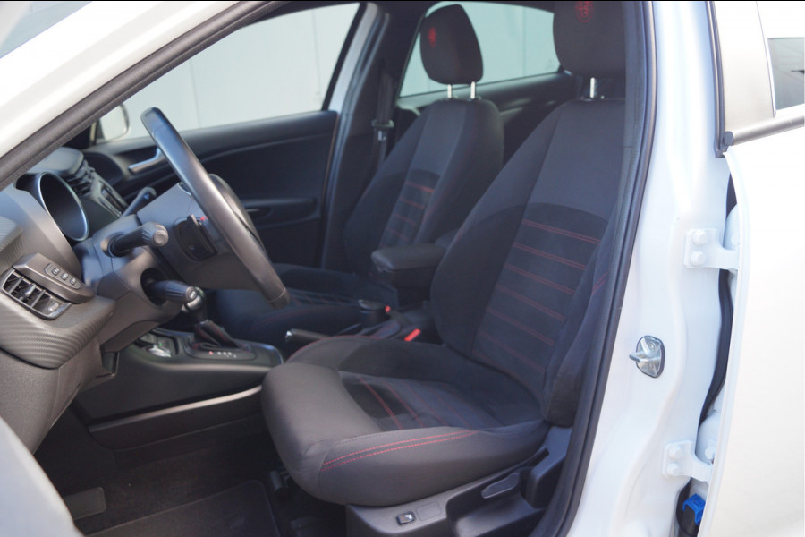 Alfa Romeo Giulietta 1.4 Turbo MultiAir Super TCT Automaat | Climate Control | 18" Lichtmetalen Velgen | Stoelverwarming | Trekhaak Alfa Romeo Giulietta 1.4 Turbo MultiAir Super TCT Automaat | Climate Control | 18" Lichtmetalen Velgen | Stoelverwarming | Trekhaak