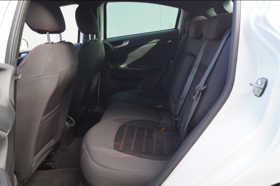 Alfa Romeo Giulietta 1.4 Turbo MultiAir Super TCT Automaat | Climate Control | 18" Lichtmetalen Velgen | Stoelverwarming | Trekhaak Alfa Romeo Giulietta 1.4 Turbo MultiAir Super TCT Automaat | Climate Control | 18" Lichtmetalen Velgen | Stoelverwarming | Trekhaak