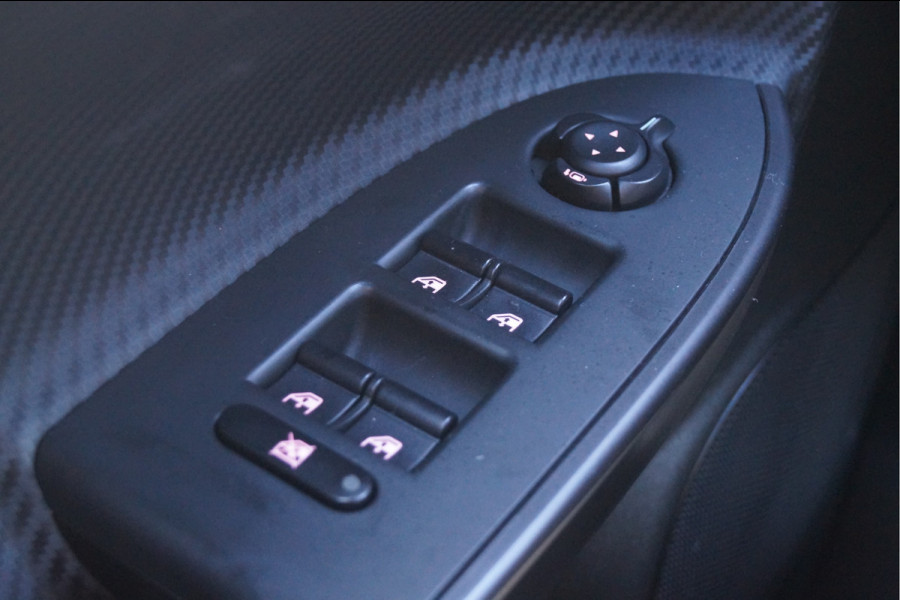 Alfa Romeo Giulietta 1.4 Turbo MultiAir Super TCT Automaat | Climate Control | 18" Lichtmetalen Velgen | Stoelverwarming | Trekhaak Alfa Romeo Giulietta 1.4 Turbo MultiAir Super TCT Automaat | Climate Control | 18" Lichtmetalen Velgen | Stoelverwarming | Trekhaak