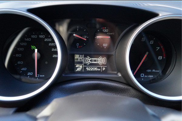 Alfa Romeo Giulietta 1.4 Turbo MultiAir Super TCT Automaat | Climate Control | 18" Lichtmetalen Velgen | Stoelverwarming | Trekhaak Alfa Romeo Giulietta 1.4 Turbo MultiAir Super TCT Automaat | Climate Control | 18" Lichtmetalen Velgen | Stoelverwarming | Trekhaak