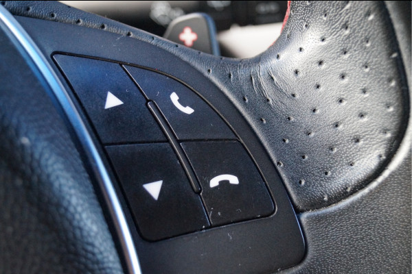 Alfa Romeo Giulietta 1.4 Turbo MultiAir Super TCT Automaat | Climate Control | 18" Lichtmetalen Velgen | Stoelverwarming | Trekhaak Alfa Romeo Giulietta 1.4 Turbo MultiAir Super TCT Automaat | Climate Control | 18" Lichtmetalen Velgen | Stoelverwarming | Trekhaak