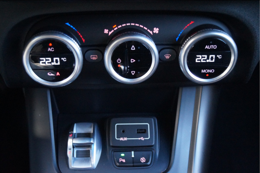 Alfa Romeo Giulietta 1.4 Turbo MultiAir Super TCT Automaat | Climate Control | 18" Lichtmetalen Velgen | Stoelverwarming | Trekhaak Alfa Romeo Giulietta 1.4 Turbo MultiAir Super TCT Automaat | Climate Control | 18" Lichtmetalen Velgen | Stoelverwarming | Trekhaak