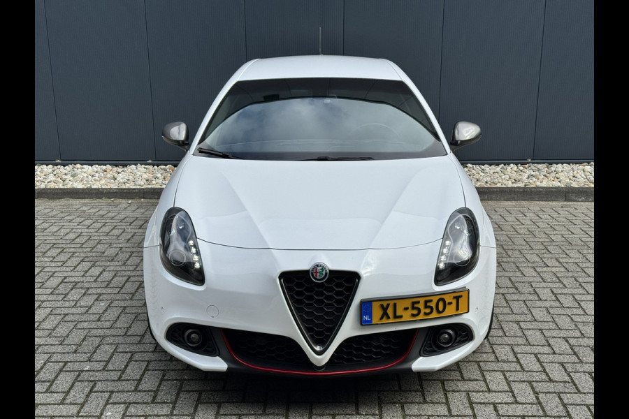 Alfa Romeo Giulietta 1.4 Turbo MultiAir Super TCT Automaat | Climate Control | 18" Lichtmetalen Velgen | Stoelverwarming | Trekhaak Alfa Romeo Giulietta 1.4 Turbo MultiAir Super TCT Automaat | Climate Control | 18" Lichtmetalen Velgen | Stoelverwarming | Trekhaak