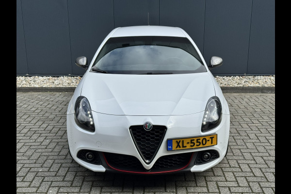 Alfa Romeo Giulietta 1.4 Turbo MultiAir Super TCT Automaat | Climate Control | 18" Lichtmetalen Velgen | Stoelverwarming | Trekhaak Alfa Romeo Giulietta 1.4 Turbo MultiAir Super TCT Automaat | Climate Control | 18" Lichtmetalen Velgen | Stoelverwarming | Trekhaak