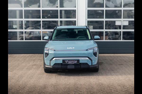 Kia EV3 Plus 81.4 kWh Private Lease v.a. € 479,- | Uit voorraad leverbaar - 2025 rijden!| 600km Rijbereik | Navi | 17" | Adapt. Cruise | Clima | PDC | Dakrails | Stoel&Stuurverw. | Priv Glass | BSM |