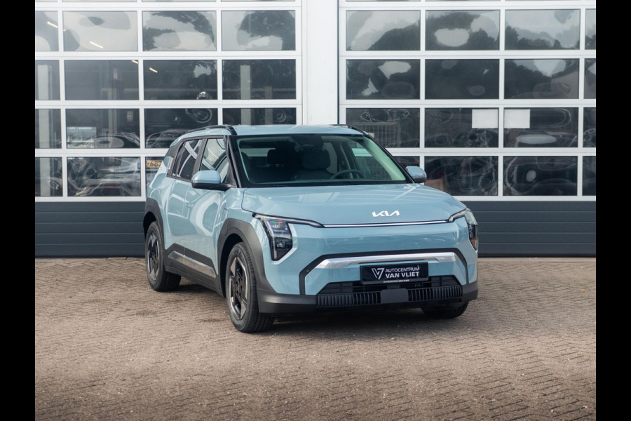 Kia EV3 Plus 81.4 kWh Private Lease v.a. € 479,- | Uit voorraad leverbaar - 2025 rijden!| 600km Rijbereik | Navi | 17" | Adapt. Cruise | Clima | PDC | Dakrails | Stoel&Stuurverw. | Priv Glass | BSM |