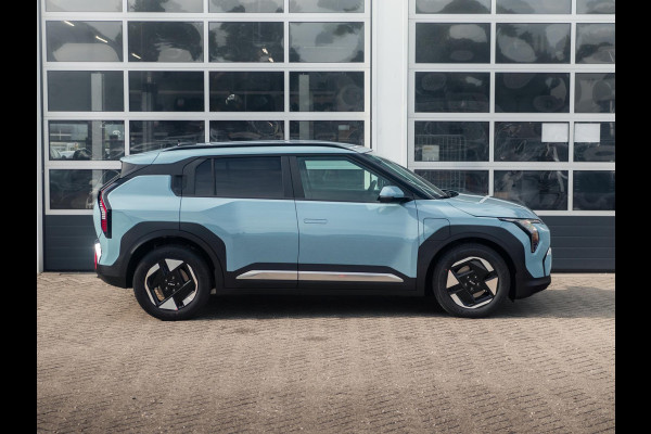 Kia EV3 Plus 81.4 kWh Private Lease v.a. € 479,- | Uit voorraad leverbaar - 2025 rijden!| 600km Rijbereik | Navi | 17" | Adapt. Cruise | Clima | PDC | Dakrails | Stoel&Stuurverw. | Priv Glass | BSM |