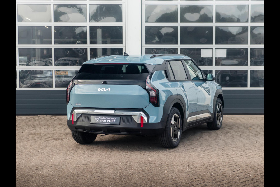 Kia EV3 Plus 81.4 kWh Private Lease v.a. € 479,- | Uit voorraad leverbaar - 2025 rijden!| 600km Rijbereik | Navi | 17" | Adapt. Cruise | Clima | PDC | Dakrails | Stoel&Stuurverw. | Priv Glass | BSM |