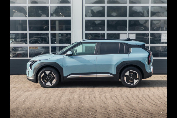 Kia EV3 Plus 81.4 kWh Private Lease v.a. € 479,- | Uit voorraad leverbaar - 2025 rijden!| 600km Rijbereik | Navi | 17" | Adapt. Cruise | Clima | PDC | Dakrails | Stoel&Stuurverw. | Priv Glass | BSM |