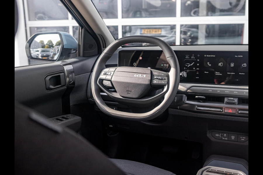 Kia EV3 Plus 81.4 kWh Private Lease v.a. € 479,- | Uit voorraad leverbaar - 2025 rijden!| 600km Rijbereik | Navi | 17" | Adapt. Cruise | Clima | PDC | Dakrails | Stoel&Stuurverw. | Priv Glass | BSM |