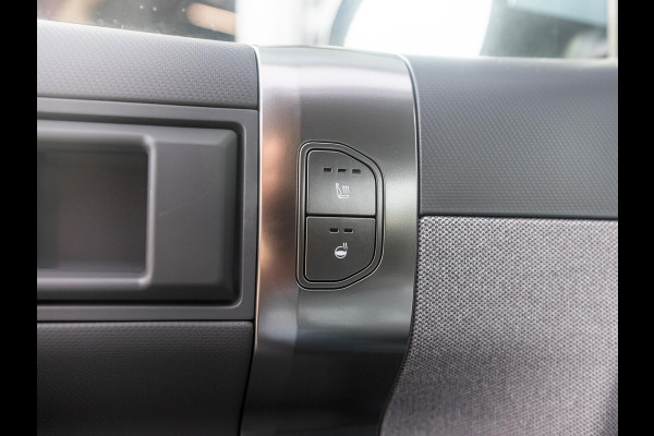 Kia EV3 Plus 81.4 kWh Private Lease v.a. € 479,- | Uit voorraad leverbaar - 2025 rijden!| 600km Rijbereik | Navi | 17" | Adapt. Cruise | Clima | PDC | Dakrails | Stoel&Stuurverw. | Priv Glass | BSM |