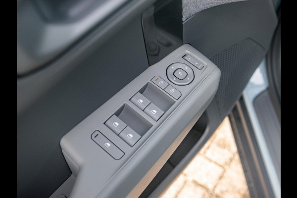 Kia EV3 Plus 81.4 kWh Private Lease v.a. € 479,- | Uit voorraad leverbaar - 2025 rijden!| 600km Rijbereik | Navi | 17" | Adapt. Cruise | Clima | PDC | Dakrails | Stoel&Stuurverw. | Priv Glass | BSM |