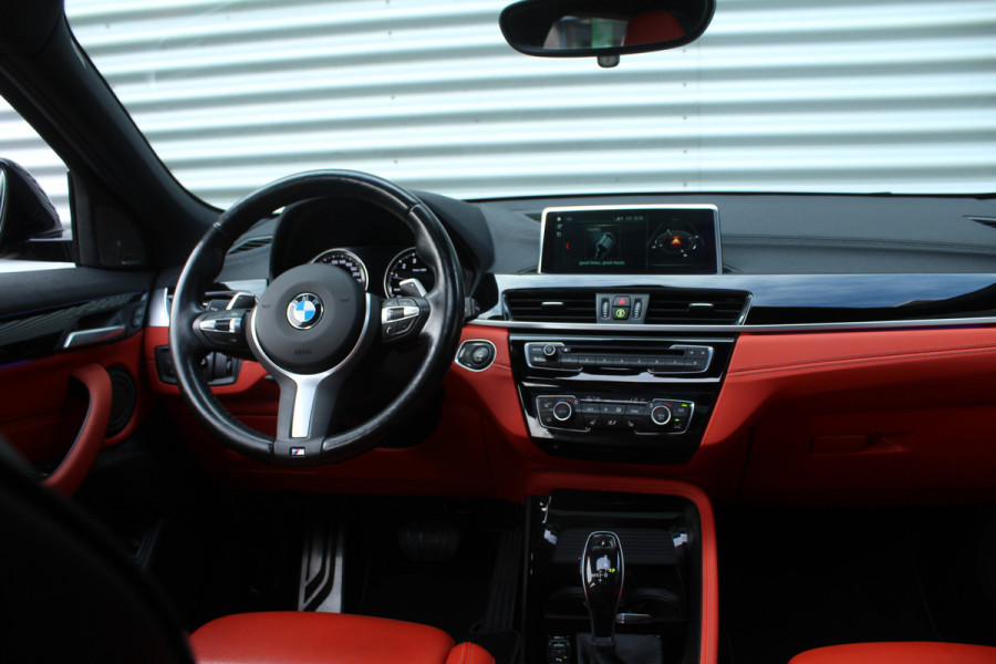 BMW X2 sDrive20i High 192pk Executive AUTOMAAT NL-Auto NAP 1e Eigenaar Panoramadak Clima Cruise Navi HUD El. Klep Trekhaak 1800kg
