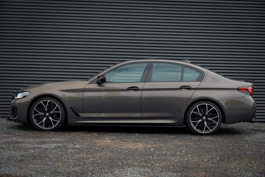 BMW 5 Serie 530i High Executive Edition / M-Sport / Laser / M-Stoelen / Schuifdak / Adaptive Cruise BMW 5 Serie 530i High Executive Edition / M-Sport / Laser / M-Stoelen / Schuifdak / Adaptive Cruise