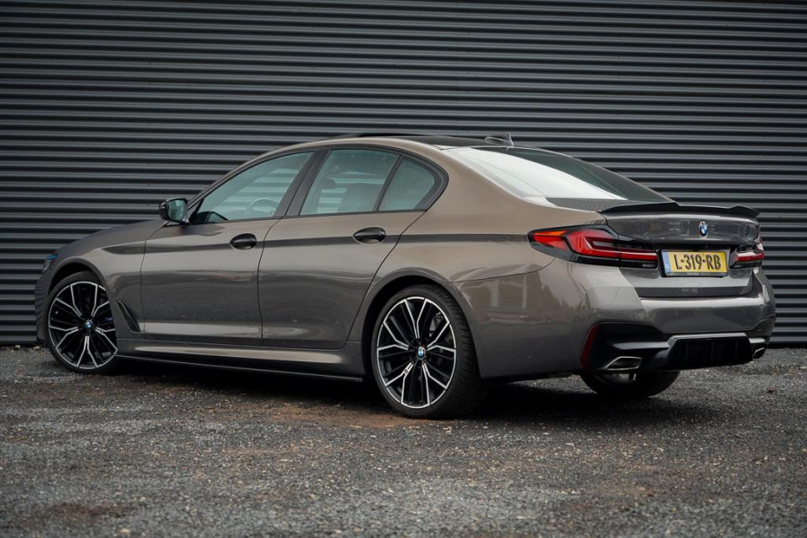 BMW 5 Serie 530i High Executive Edition / M-Sport / Laser / M-Stoelen / Schuifdak / Adaptive Cruise BMW 5 Serie 530i High Executive Edition / M-Sport / Laser / M-Stoelen / Schuifdak / Adaptive Cruise