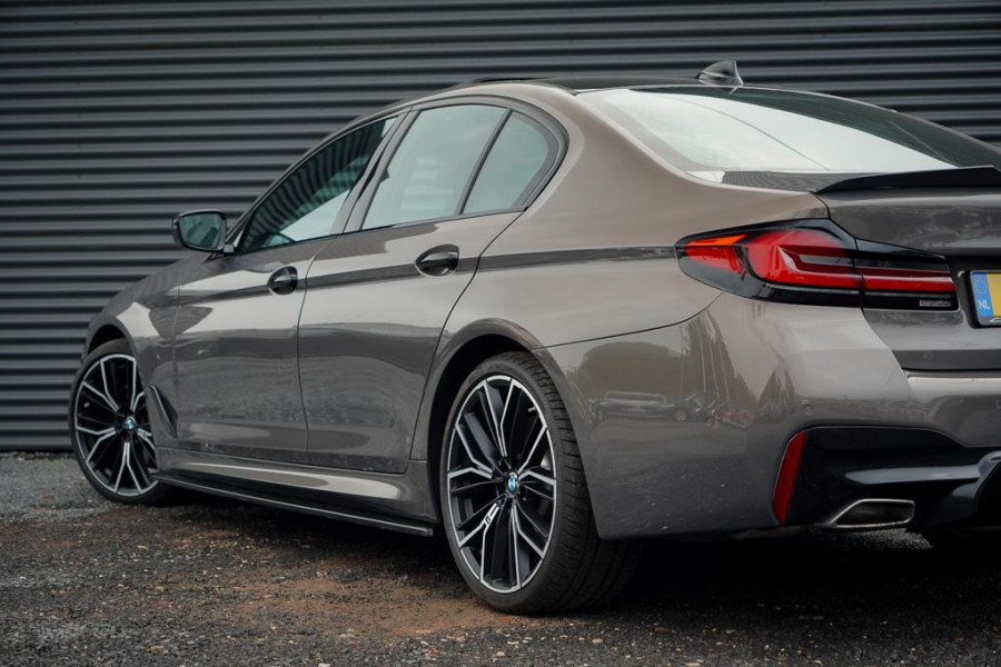 BMW 5 Serie 530i High Executive Edition / M-Sport / Laser / M-Stoelen / Schuifdak / Adaptive Cruise BMW 5 Serie 530i High Executive Edition / M-Sport / Laser / M-Stoelen / Schuifdak / Adaptive Cruise