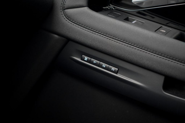 Land Rover Range Rover Evoque 2.0 P200 AWD R-Dynamic HSE / Pano / Memory / Camera