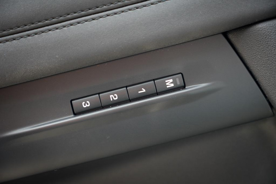 Land Rover Range Rover Evoque 2.0 P200 AWD R-Dynamic HSE / Pano / Memory / Camera