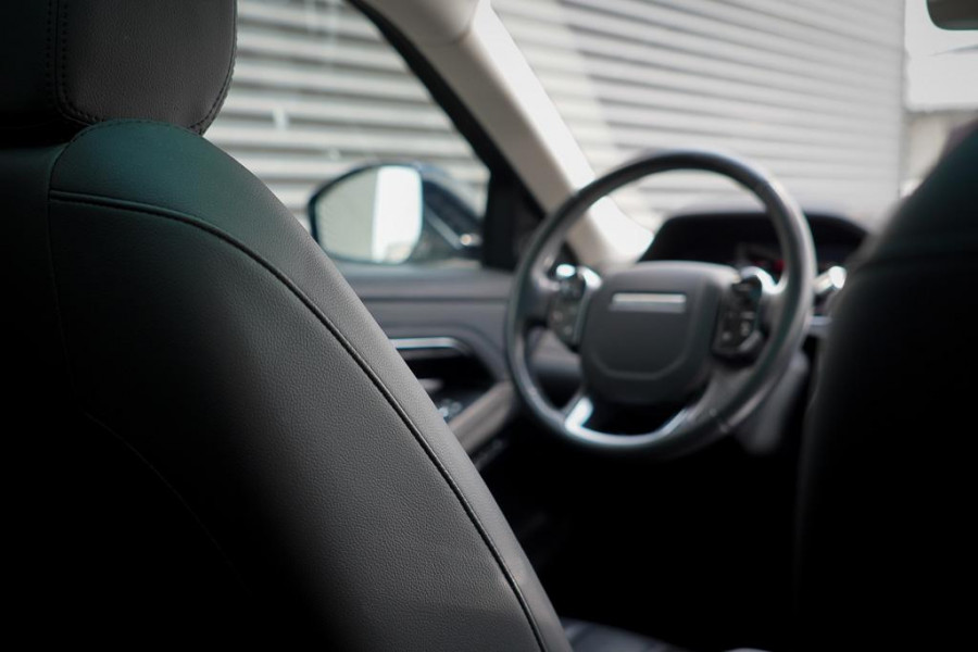 Land Rover Range Rover Evoque 2.0 P200 AWD R-Dynamic HSE / Pano / Memory / Camera