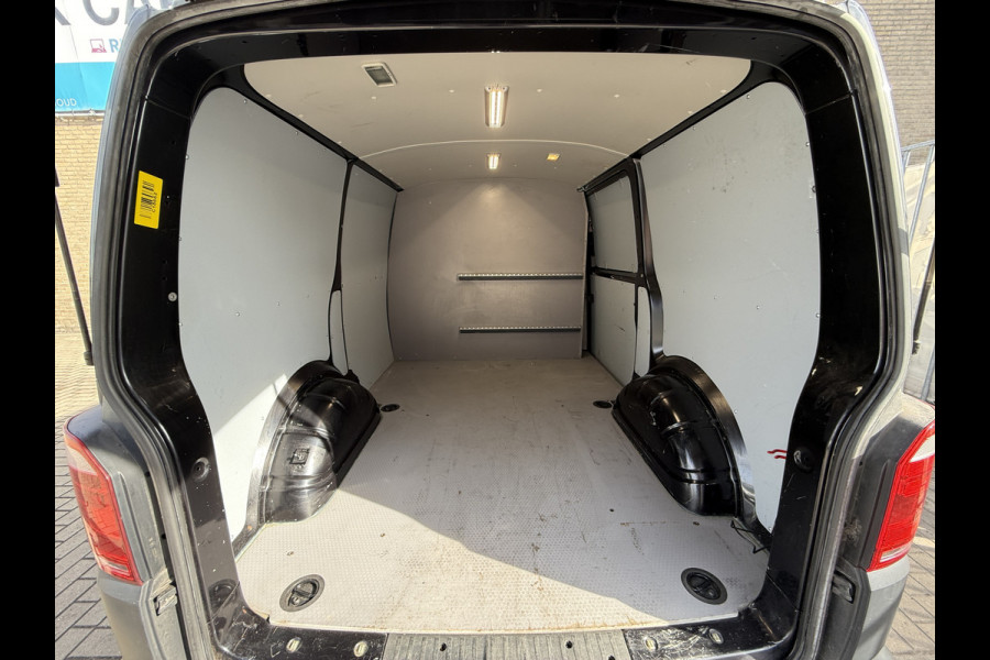 Volkswagen Transporter 2.0 TDI 150PK EURO 6 L1H1 Navigatie systeem/cruise control Volkswagen Transporter 2.0 TDI 150PK EURO 6 L1H1 Navigatie systeem/cruise control