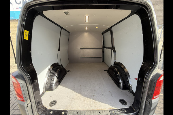 Volkswagen Transporter 2.0 TDI 150PK EURO 6 L1H1 Navigatie systeem/cruise control Volkswagen Transporter 2.0 TDI 150PK EURO 6 L1H1 Navigatie systeem/cruise control