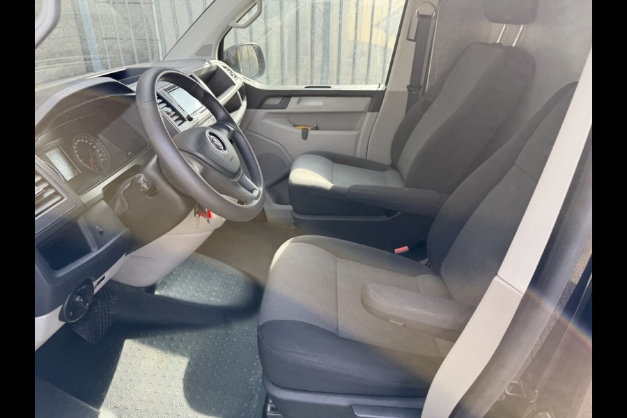 Volkswagen Transporter 2.0 TDI 150PK EURO 6 L1H1 Navigatie systeem/cruise control Volkswagen Transporter 2.0 TDI 150PK EURO 6 L1H1 Navigatie systeem/cruise control