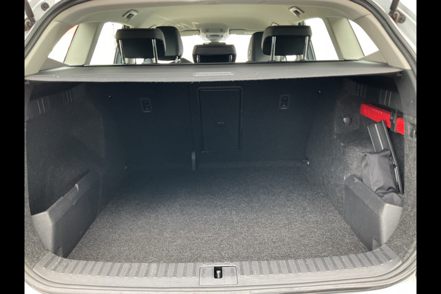 Škoda ENYAQ iV 80 Trekhaak Stoel/Stuurverw Carplay Warmtepomp Trekhaak 100% Elektrisch NL-Auto!