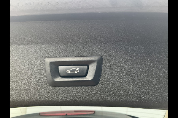 BMW X1 sDrive20i Corporate Lease High Executive Pano Trekhaak HUD Leer Led Elek.Klep Voll.Onderhouden!
