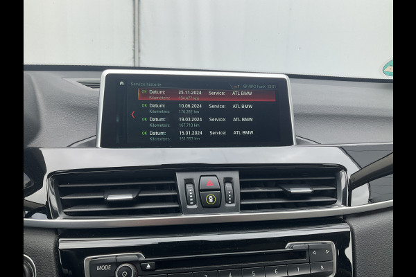 BMW X1 sDrive20i Corporate Lease High Executive Pano Trekhaak HUD Leer Led Elek.Klep Voll.Onderhouden!