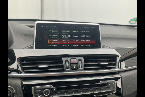 BMW X1 sDrive20i Corporate Lease High Executive Pano Trekhaak HUD Leer Led Elek.Klep Voll.Onderhouden!