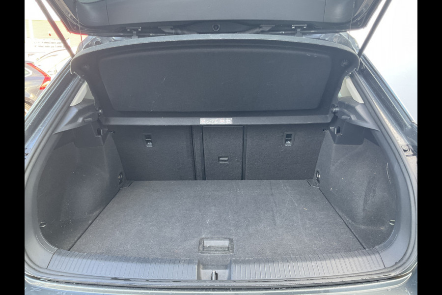 Volkswagen T-Roc 1.5 TSI Sport Trekhaak Automaat Adap.Cruise Navi Carplay PDC Stoelverw 49430KM!