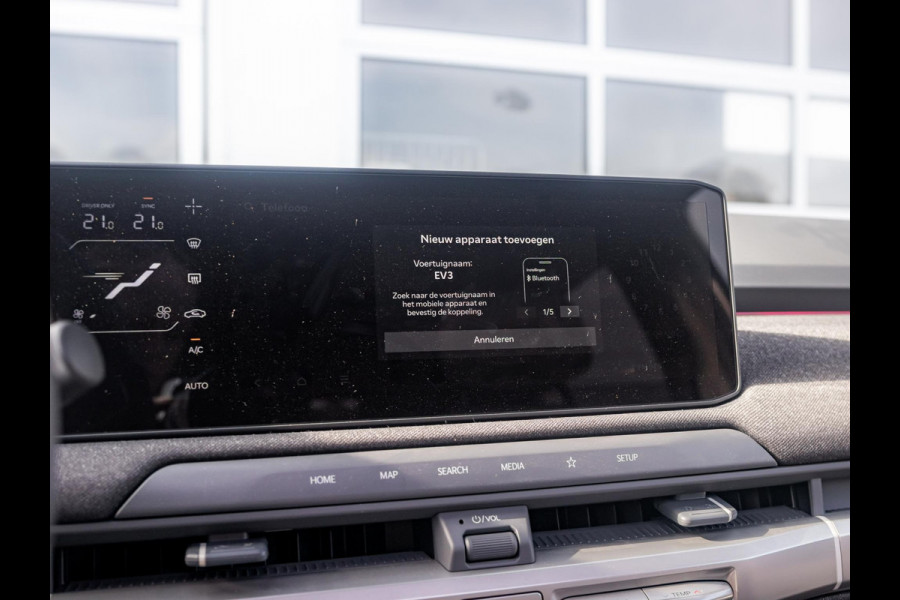 Kia EV3 GT-Line 81.4 kWh l Long range l Schuif kantel dak l Stoel / Stuurwielverwarming l Navigatie l Direct beschikbaar Kia EV3 GT-Line 81.4 kWh l Long range l Schuif kantel dak l Stoel / Stuurwielverwarming l Navigatie l Direct beschikbaar