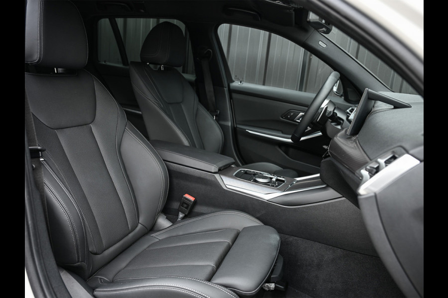 BMW 3 Serie Touring 330e xDrive M-SPORT | FACELIFT | ACCU 19,5 kWh | ACTIVE CRUISE | HIFI AUDIO | CAMERA | FULL-LED | STUUR- EN STOELVERWARM BMW 3 Serie Touring 330e xDrive M-SPORT | FACELIFT | ACCU 19,5 kWh | ACTIVE CRUISE | HIFI AUDIO | CAMERA | FULL-LED | STUUR- EN STOELVERWARM