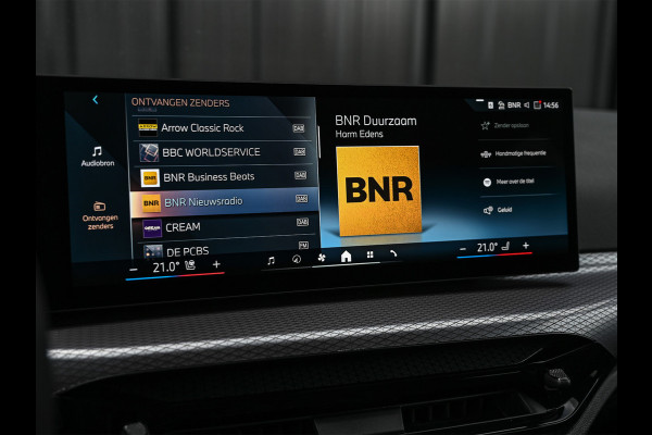 BMW 3 Serie Touring 330e xDrive M-SPORT | FACELIFT | ACCU 19,5 kWh | ACTIVE CRUISE | HIFI AUDIO | CAMERA | FULL-LED | STUUR- EN STOELVERWARM BMW 3 Serie Touring 330e xDrive M-SPORT | FACELIFT | ACCU 19,5 kWh | ACTIVE CRUISE | HIFI AUDIO | CAMERA | FULL-LED | STUUR- EN STOELVERWARM