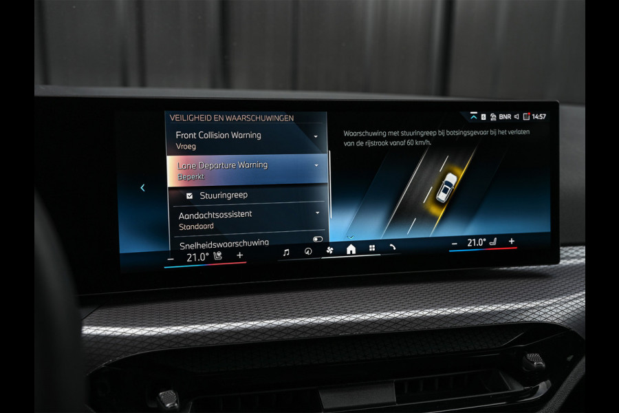 BMW 3 Serie Touring 330e xDrive M-SPORT | FACELIFT | ACCU 19,5 kWh | ACTIVE CRUISE | HIFI AUDIO | CAMERA | FULL-LED | STUUR- EN STOELVERWARM BMW 3 Serie Touring 330e xDrive M-SPORT | FACELIFT | ACCU 19,5 kWh | ACTIVE CRUISE | HIFI AUDIO | CAMERA | FULL-LED | STUUR- EN STOELVERWARM