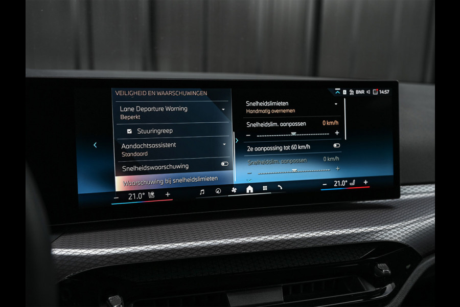 BMW 3 Serie Touring 330e xDrive M-SPORT | FACELIFT | ACCU 19,5 kWh | ACTIVE CRUISE | HIFI AUDIO | CAMERA | FULL-LED | STUUR- EN STOELVERWARM BMW 3 Serie Touring 330e xDrive M-SPORT | FACELIFT | ACCU 19,5 kWh | ACTIVE CRUISE | HIFI AUDIO | CAMERA | FULL-LED | STUUR- EN STOELVERWARM