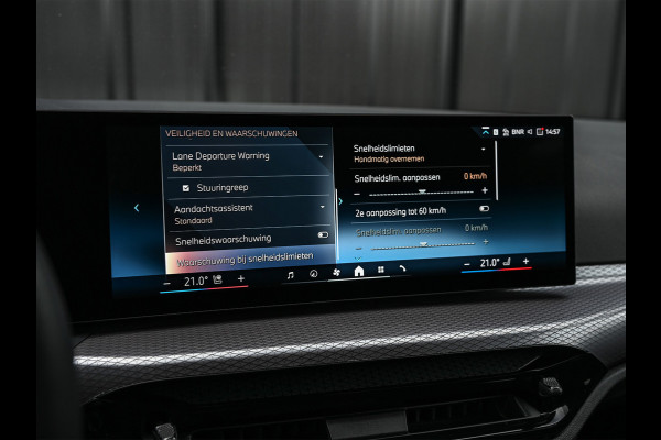 BMW 3 Serie Touring 330e xDrive M-SPORT | FACELIFT | ACCU 19,5 kWh | ACTIVE CRUISE | HIFI AUDIO | CAMERA | FULL-LED | STUUR- EN STOELVERWARM BMW 3 Serie Touring 330e xDrive M-SPORT | FACELIFT | ACCU 19,5 kWh | ACTIVE CRUISE | HIFI AUDIO | CAMERA | FULL-LED | STUUR- EN STOELVERWARM