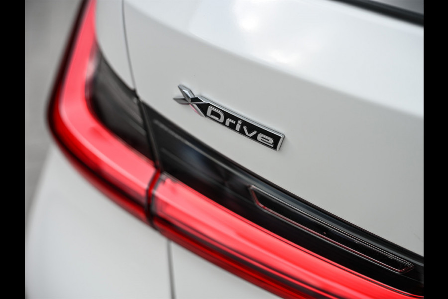 BMW 3 Serie Touring 330e xDrive M-SPORT | FACELIFT | ACCU 19,5 kWh | ACTIVE CRUISE | HIFI AUDIO | CAMERA | FULL-LED | STUUR- EN STOELVERWARM BMW 3 Serie Touring 330e xDrive M-SPORT | FACELIFT | ACCU 19,5 kWh | ACTIVE CRUISE | HIFI AUDIO | CAMERA | FULL-LED | STUUR- EN STOELVERWARM