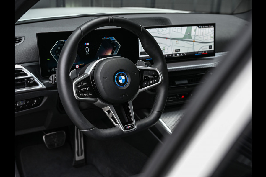 BMW 3 Serie Touring 330e xDrive M-SPORT | FACELIFT | ACCU 19,5 kWh | ACTIVE CRUISE | HIFI AUDIO | CAMERA | FULL-LED | STUUR- EN STOELVERWARM BMW 3 Serie Touring 330e xDrive M-SPORT | FACELIFT | ACCU 19,5 kWh | ACTIVE CRUISE | HIFI AUDIO | CAMERA | FULL-LED | STUUR- EN STOELVERWARM