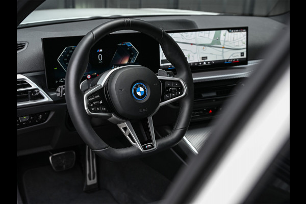 BMW 3 Serie Touring 330e xDrive M-SPORT | FACELIFT | ACCU 19,5 kWh | ACTIVE CRUISE | HIFI AUDIO | CAMERA | FULL-LED | STUUR- EN STOELVERWARM BMW 3 Serie Touring 330e xDrive M-SPORT | FACELIFT | ACCU 19,5 kWh | ACTIVE CRUISE | HIFI AUDIO | CAMERA | FULL-LED | STUUR- EN STOELVERWARM