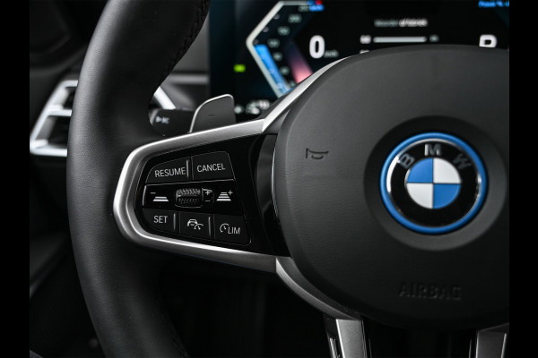 BMW 3 Serie Touring 330e xDrive M-SPORT | FACELIFT | ACCU 19,5 kWh | ACTIVE CRUISE | HIFI AUDIO | CAMERA | FULL-LED | STUUR- EN STOELVERWARM BMW 3 Serie Touring 330e xDrive M-SPORT | FACELIFT | ACCU 19,5 kWh | ACTIVE CRUISE | HIFI AUDIO | CAMERA | FULL-LED | STUUR- EN STOELVERWARM
