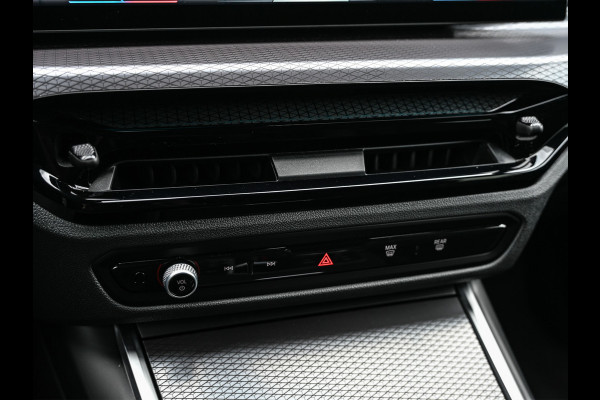 BMW 3 Serie Touring 330e xDrive M-SPORT | FACELIFT | ACCU 19,5 kWh | ACTIVE CRUISE | HIFI AUDIO | CAMERA | FULL-LED | STUUR- EN STOELVERWARM BMW 3 Serie Touring 330e xDrive M-SPORT | FACELIFT | ACCU 19,5 kWh | ACTIVE CRUISE | HIFI AUDIO | CAMERA | FULL-LED | STUUR- EN STOELVERWARM