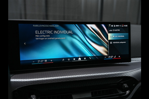 BMW 3 Serie Touring 330e xDrive M-SPORT | FACELIFT | ACCU 19,5 kWh | ACTIVE CRUISE | HIFI AUDIO | CAMERA | FULL-LED | STUUR- EN STOELVERWARM BMW 3 Serie Touring 330e xDrive M-SPORT | FACELIFT | ACCU 19,5 kWh | ACTIVE CRUISE | HIFI AUDIO | CAMERA | FULL-LED | STUUR- EN STOELVERWARM