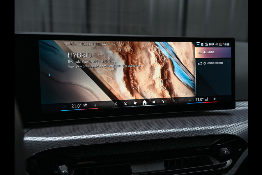 BMW 3 Serie Touring 330e xDrive M-SPORT | FACELIFT | ACCU 19,5 kWh | ACTIVE CRUISE | HIFI AUDIO | CAMERA | FULL-LED | STUUR- EN STOELVERWARM BMW 3 Serie Touring 330e xDrive M-SPORT | FACELIFT | ACCU 19,5 kWh | ACTIVE CRUISE | HIFI AUDIO | CAMERA | FULL-LED | STUUR- EN STOELVERWARM