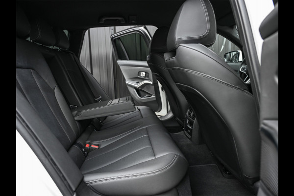 BMW 3 Serie Touring 330e xDrive M-SPORT | FACELIFT | ACCU 19,5 kWh | ACTIVE CRUISE | HIFI AUDIO | CAMERA | FULL-LED | STUUR- EN STOELVERWARM BMW 3 Serie Touring 330e xDrive M-SPORT | FACELIFT | ACCU 19,5 kWh | ACTIVE CRUISE | HIFI AUDIO | CAMERA | FULL-LED | STUUR- EN STOELVERWARM