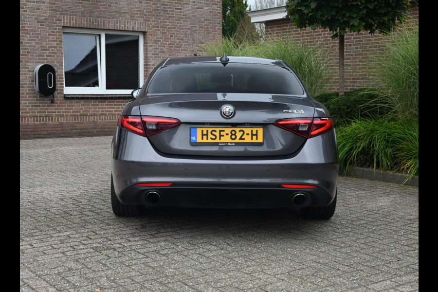 Alfa Romeo Giulia 2.0T Super 200 PK Aut. Xenon Leder Keyless PDC Camera 18''