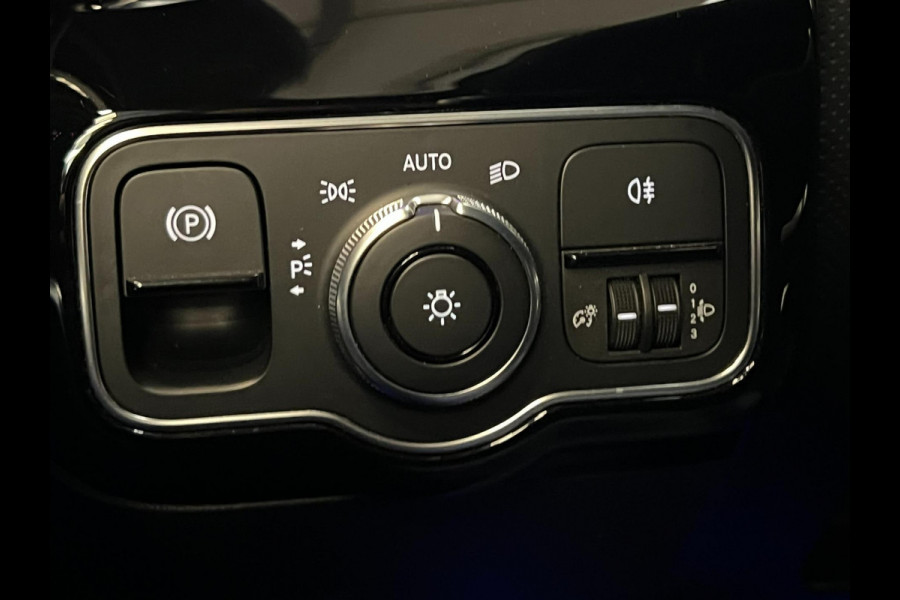 Mercedes-Benz A-Klasse 200 AMG Night Edition / Sfeerverlichting