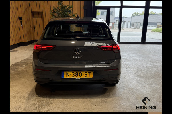 Volkswagen Golf 1.0 eTSI Life. Automaat. Navi. Apple carplay. Adaptive. Hollandse auto met NAP