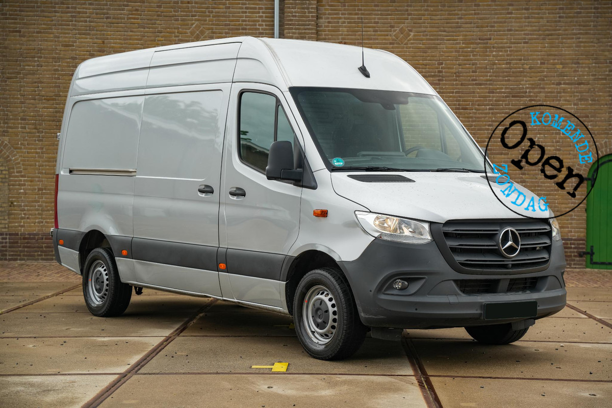 Mercedes-Benz Sprinter 317 1.9 CDI L2H2 RWD Navigatie Clima 360 Camera Cruise DAB+ Stoelverw. Mercedes-Benz Sprinter 317 1.9 CDI L2H2 RWD Navigatie Clima 360 Camera Cruise DAB+ Stoelverw.
